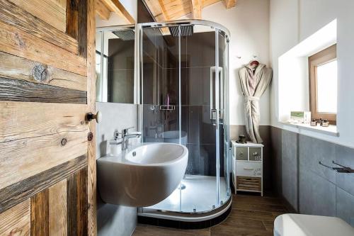 A bathroom at Villa Balate - Countryside Luxury Experience