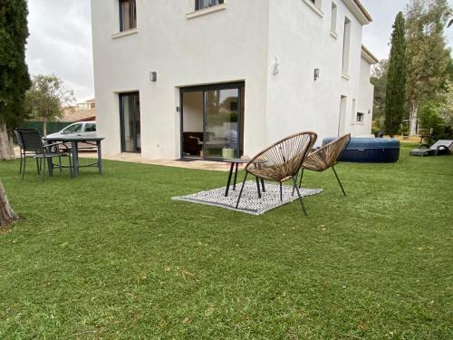 Fotografia z galérie ubytovania Fréjus apparement moderne avec jardin et jacuzzi v destinácii Fréjus
