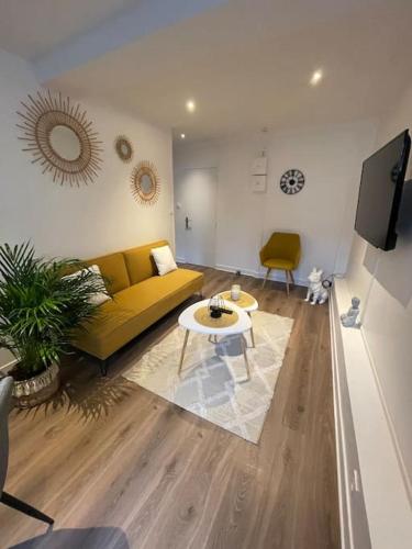 Fotografie z fotogalerie ubytování Le Sunny-hyper centre -proche gare - Paisible -WIFI HD -NETFLIX-Idéal couple business et famille v destinaci Niort