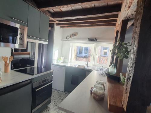 a kitchen with a sink and a counter top at Appartement cosy dans le centre historique in Châtillon-sur-Chalaronne