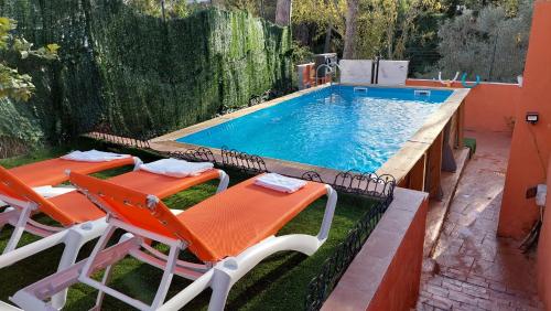 Relax House Barcelone tesisinde veya buraya yakın yüzme havuzu