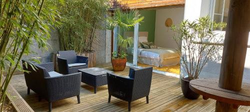 Ruang duduk di Les Suites Angevines
