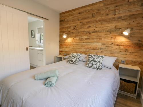 Ένα ή περισσότερα κρεβάτια σε δωμάτιο στο Dinas Lodge