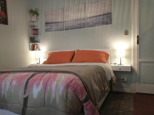 Llit o llits en una habitació de "LA MAISON DEL CORSO" Rent a Rooms