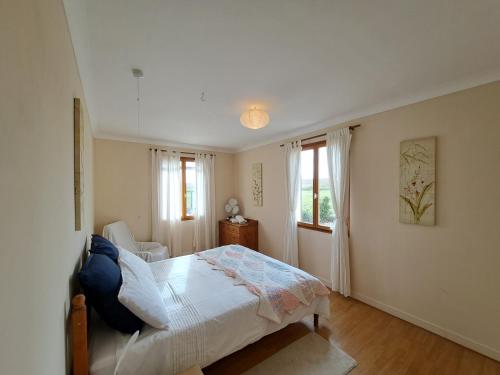Postel nebo postele na pokoji v ubytování Private Villa with pool France - Villa Hirondelles