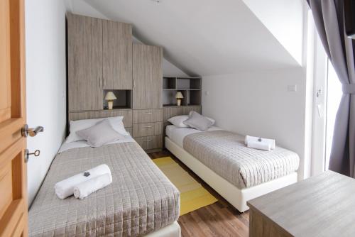 Apartment Violeta 2 with parking