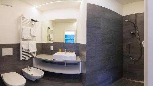 A bathroom at Pension Gruenwald