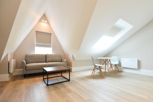 Posezení v ubytování Woodview Serviced Apartments by Concept Apartments
