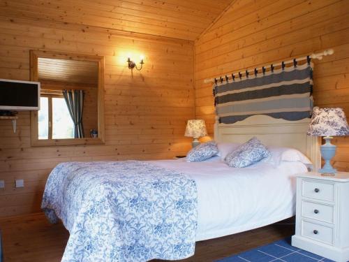 Кровать или кровати в номере Valley Lodge