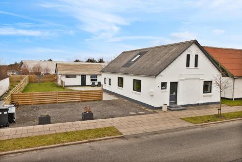 Gallery image of Large And Newly Renovated Holiday Home In Cozy Ingstrup in Løkken