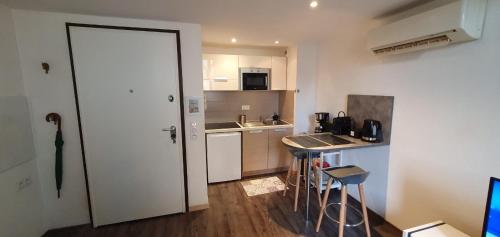 Kuchyňa alebo kuchynka v ubytovaní Joli Duplex cathédrale