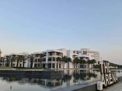 Piscine de l'établissement JOY Oceanfront Serviced Apartment - Cam Ranh ou située à proximité