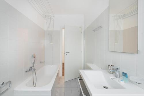 A bathroom at Easylife - Accogliente dimora con balcone