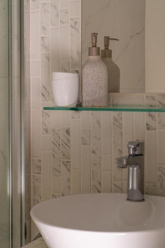 Dema Luxury Suites - Perikleous E1