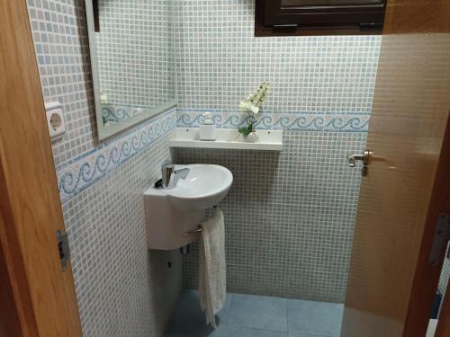 A bathroom at Bungalow en primera línea del mar
