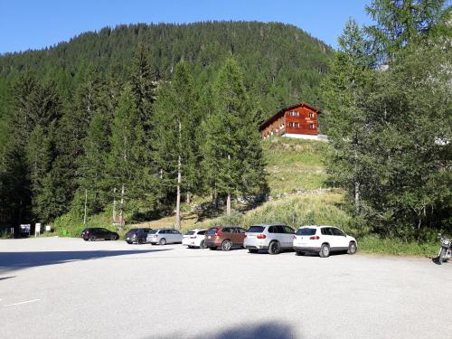 a bunch of cars parked in a parking lot at Gasthaus Heiligkreuz in Binn