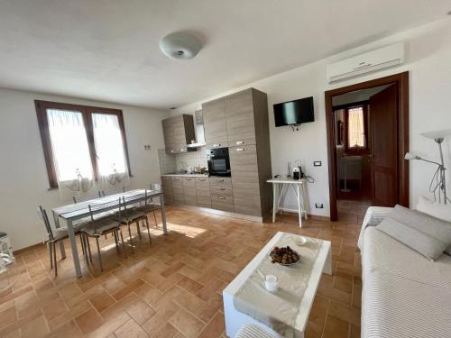 a living room with a couch and a table at I Puntoni Agriturismo in Magliano in Toscana