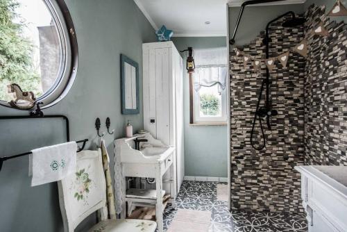 Ένα μπάνιο στο Ferienhaus mit Flair in der Lüneburger Heide