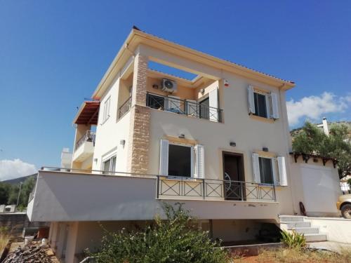 Rural 3-bedroom house Kalamata