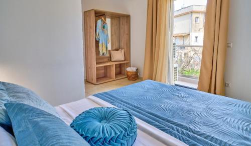 Postel nebo postele na pokoji v ubytování Sunflower Suites Gouvia Corfu