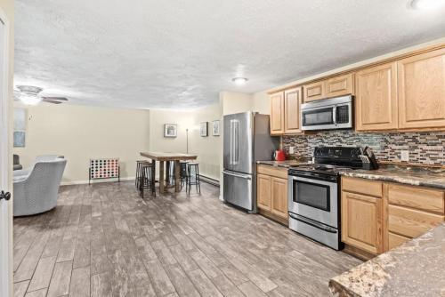 Dapur atau dapur kecil di Escape to NY Wine Country and Close to Ithaca