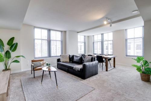 Fantastic 2 BR Condo At Pentagon City Image