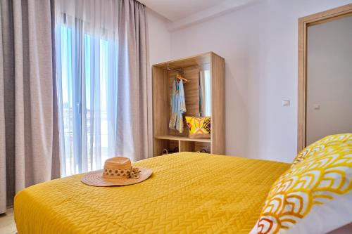 Postel nebo postele na pokoji v ubytování Sunflower Suites Gouvia Corfu