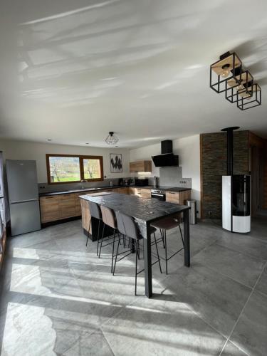 Kuchyňa alebo kuchynka v ubytovaní Le Chalet Du Castor