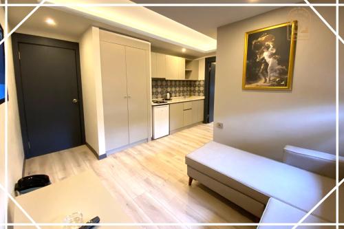 a living room with a couch and a kitchen at NENEHATUN59 BUTİK OTEL in Ankara