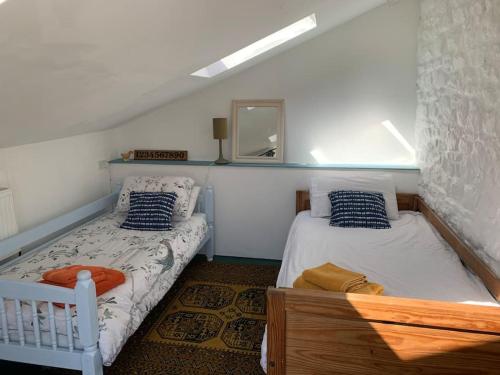 Postel nebo postele na pokoji v ubytování Stunning Barn conversion on a family run farm