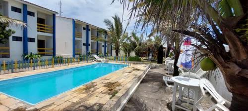 uma piscina no Hotel Villa Margarita ou perto em Pousada Solar das Flores em Conceição da Barra