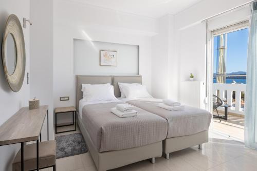 Imagen de la galería de -Superior Maisonette Jacuzzi & Private Parking - Koum Kapi Mare Seaside, en La Canea