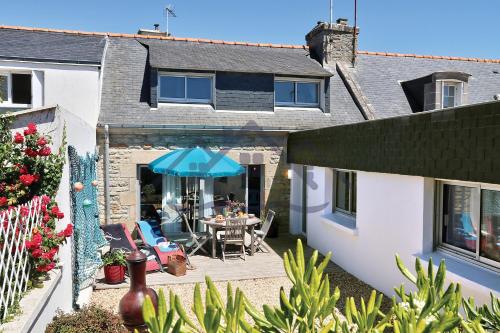 LocaLise - M3A La Maison du pêcheur au Guilvinec - Chambres vue mer - A 20m de la mer située à la pointe de Men Meur - Tout à pied, plage, port, centre, commerces, marché - Wifi inclus - Linge de lit inclus - Jardin clos - En option , ménage et serviettes