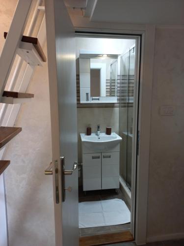 Kuchyň nebo kuchyňský kout v ubytování Apartments Balkanska City Center