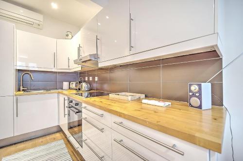 Cannes Carré d'Or Cozy 1 BR balcony, Croisette Palais 2 mn by Olam Properties