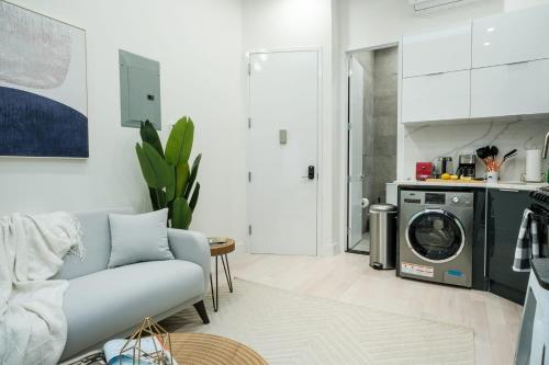 Η κουζίνα ή μικρή κουζίνα στο 317-4B New 1 BR prime Upper east WD walk 2 C park