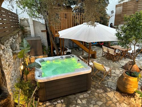 Kép MK Cottage With Breakfast and Jacuzzi szállásáról Szárhoszban a galériában