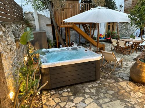 Kép MK Cottage With Breakfast and Jacuzzi szállásáról Szárhoszban a galériában
