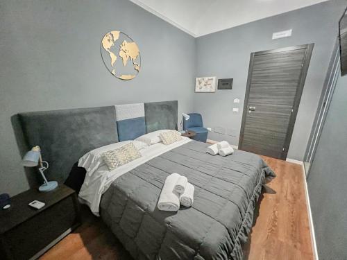a bedroom with a large bed with towels on it at Residenza del Castillo in Palermo