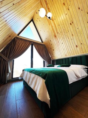 Postel nebo postele na pokoji v ubytování A-Frame 7 CRESTE