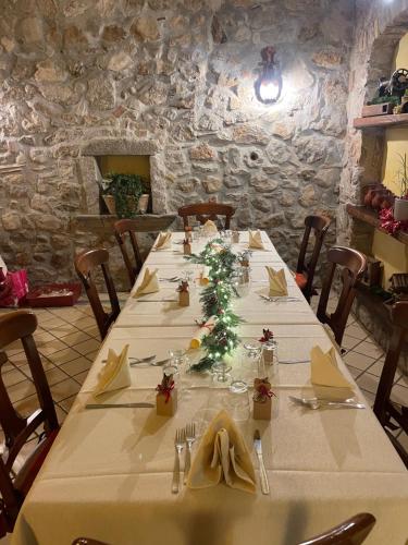 a table in a restaurant with a christmas tree on it at Agriturismo Il Pozzo in Polla