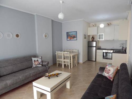 Photo de la galerie de l'établissement Modern Spacious 1 Bedroom Flat Next to the Beach, à Vlorë
