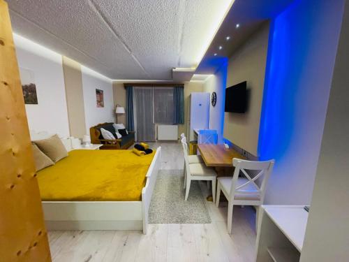 Televízia a/alebo spoločenská miestnosť v ubytovaní Aquamarin Studio 208