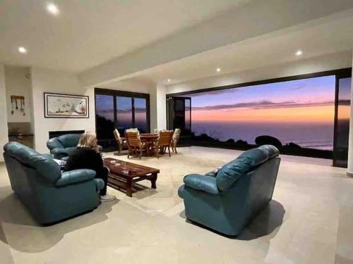 Χώρος καθιστικού στο Garden Route spectacular view over Indian Ocean