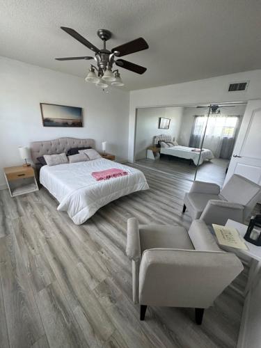 a bedroom with a bed and a living room with a couch at Ft Lauderdale Jewel in Fort Lauderdale