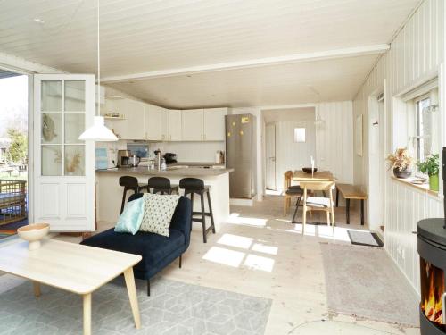 een woonkamer met een bank en een tafel bij 6 person holiday home in Vejby in Vejby