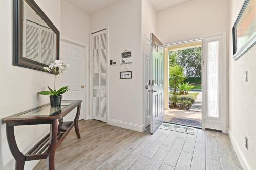 Cristina's Tropical Villa/ Just minutes from Disney! photo 9