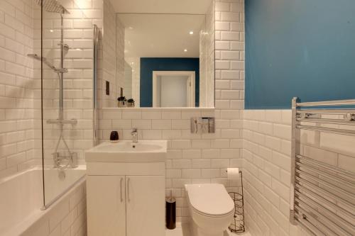 Bilik mandi di New London Life Executive Apartments