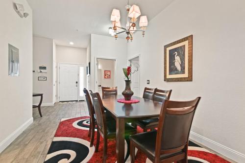 Cristina's Tropical Villa/ Just minutes from Disney! photo 11