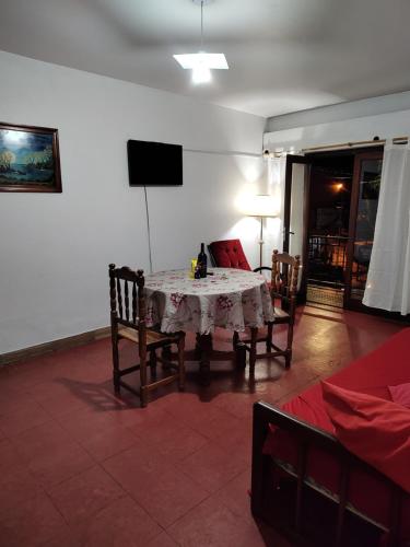 a dining room with a table and chairs and a television at Edificio Engwald in Eldorado